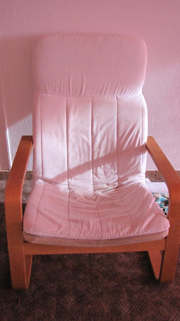 Relaxing White Leaning chair