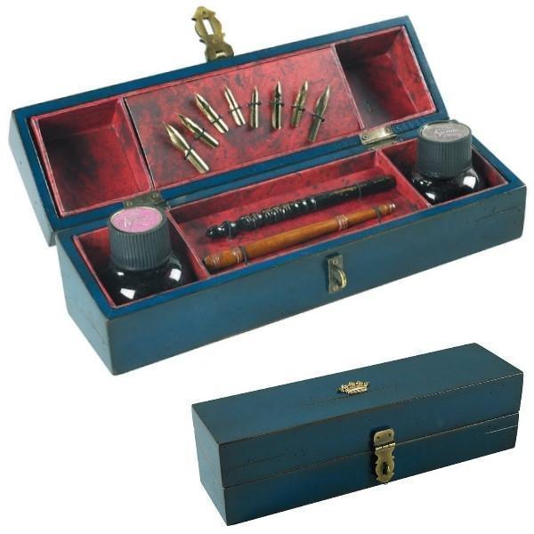ProPassione Kalligraphie Box mit Federemblem, Marineblau, bronzierte Messingbeschläge und Verschluss, B 29,5  x T 7,5  x