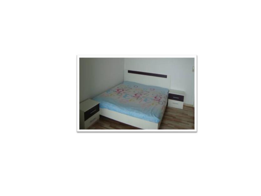 Doppelbett mit Matratze im 100 € (verhandelbar)