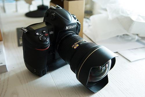 F/S:Nikon D3X FX 24MP DSLR Camera,Canon EOS 5D Mark II 21MP DSLR Camera