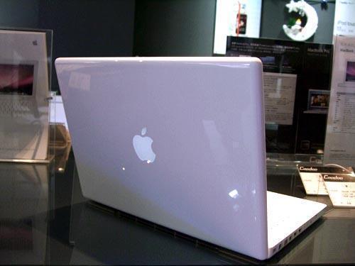 Neu Apple MacBook Pro MA611LL/A 17