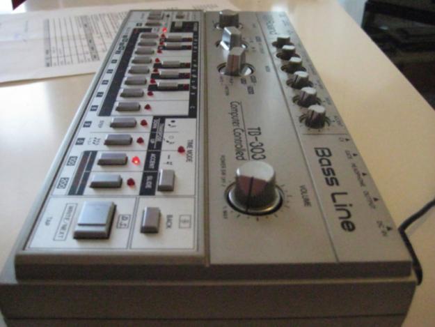 Roland TB-303 (w. Mods), amazing shape, totally serviced, beautifully modded.